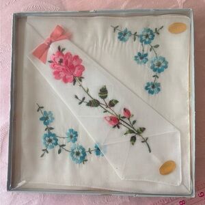 Vintage Floral Embroidered Handkerchief Set NIB
